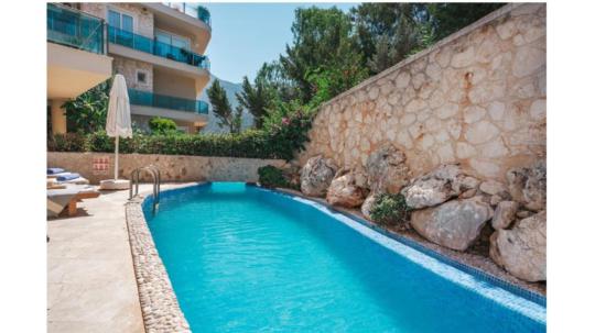 Located in central Kalkan, Solvi Apartment is a two-bedroom apartment that sleeps four people and has its own private pool